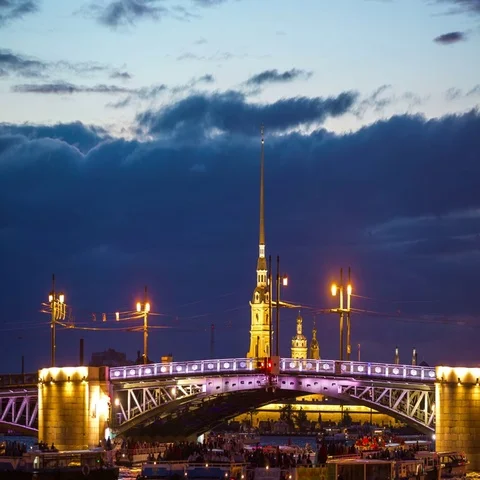 Open Dvortsovy Bridge and view of the Spit of Vasilyevsky Island Stock Footage 69550735