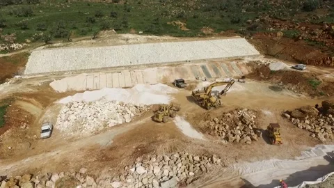 Open earthen reservoir Construction Vídeo Stock 152465091
