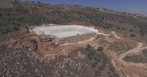 Open earthen reservoir Construction Vídeo Stock 152465140