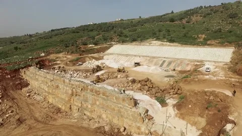 Open earthen reservoir Vídeo Stock 152465999