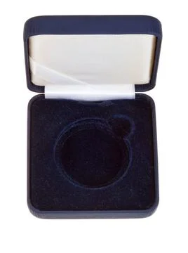 Open empty black velvet case open empty black velvet numismatic box isolat... Stockfoto's