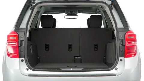 Open empty car trunk close up Oxford White 2017 Chevrolet Equinox LT Video stock 159901633