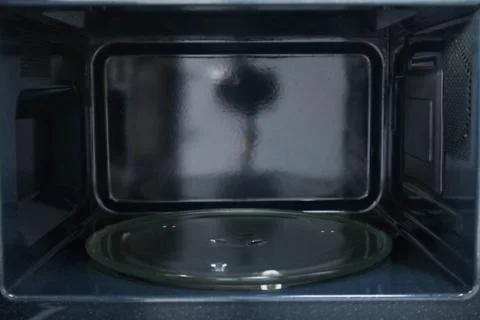 Open empty microwave oven, closeup. Inside view Foto stock