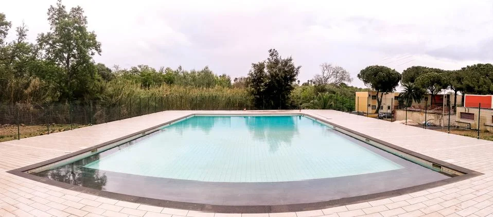 Open Empty Pool Stockfoto's