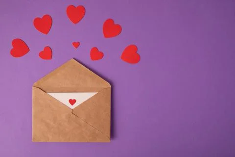 Open envelope with blank sheet of paper and beautiful red cute paper hearts Фото