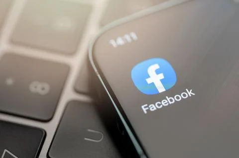 Open facebook app Stock Photos