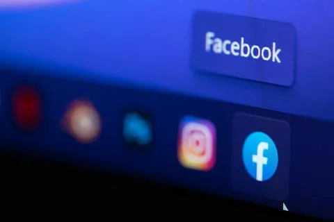 Open facebook icon app Stock Photos