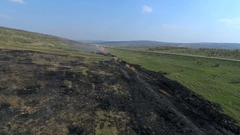 -----Open field to road flight Vídeos de archivo 89639830