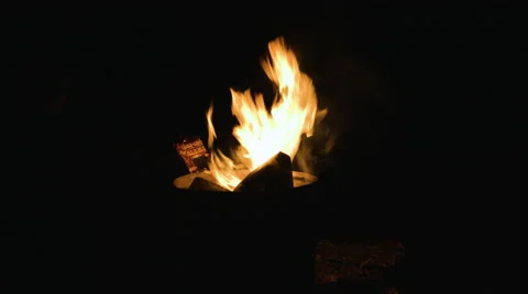 Open fire in the dark at night time Stock-Footage 64902961
