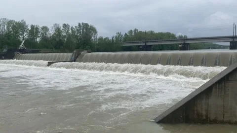 Open flood gate at the river enns Video stock 154128905