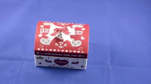 Open gift box Stock-Footage 10684575