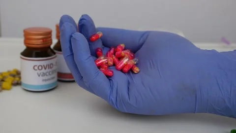 Open hand with medicine tablets isolated on white background. Painkiller pill Stock-Footage 147697284