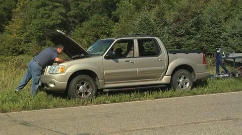 Open hood then check engine Vidéo 20496002