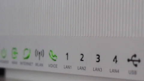 An open internet modem, warning lights on, 動画素材 114984664