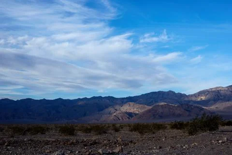 Open landscape of many distant mountaintops Foto stock