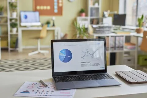 Open laptop computer with statistics data graphs on screen Foto stock