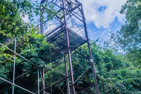 Open metal frame elevator next to mountain wall Foto stock