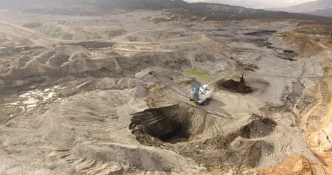 Open Mining Pit and Huge Mining Equipment 스톡 동영상 86854751