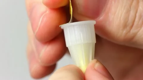 Open the needle Vídeos de archivo 12441936