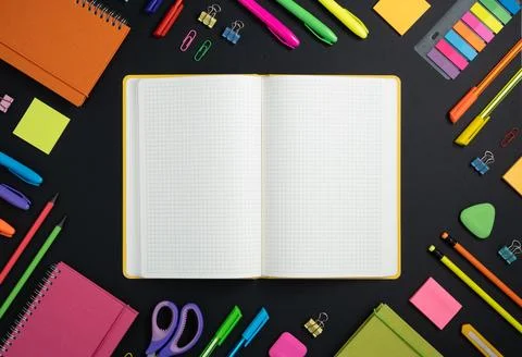 Open notebook with space for your text with colorful stationery on black back Foto stock