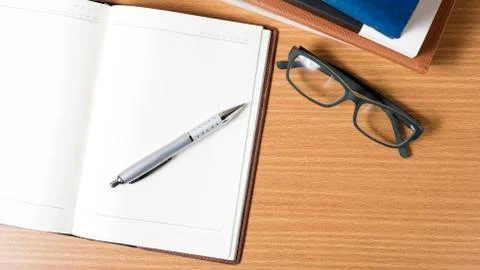 Open notebook with stack of book Foto stock