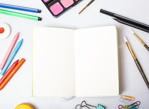 Open notepad with blank pages mockup Stock Photos