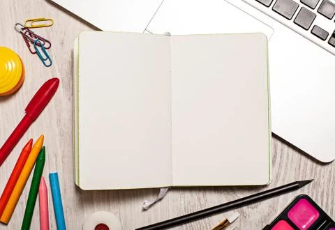 Open notepad with blank pages mockup Stock Photos