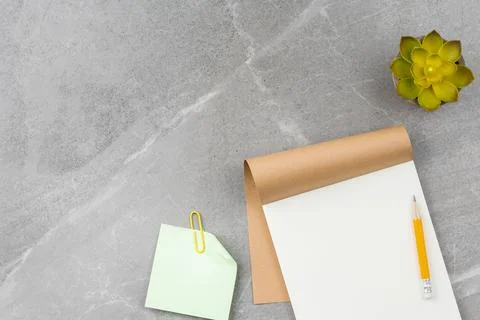 Open notepad on gray marble background. Stock-Fotos
