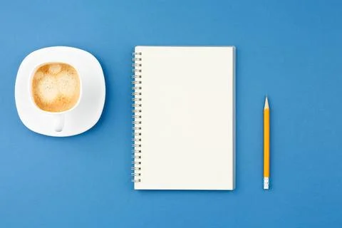 Open notepad with pencil and cup of coffee. Foto stock