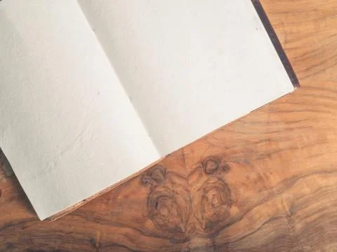 Open notepad on a wooden table Stock-Fotos