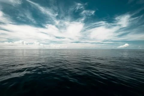 Open ocean and cloudy sky Stock-Fotos