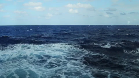 Open ocean steadicam pan Stock-Footage 49830547