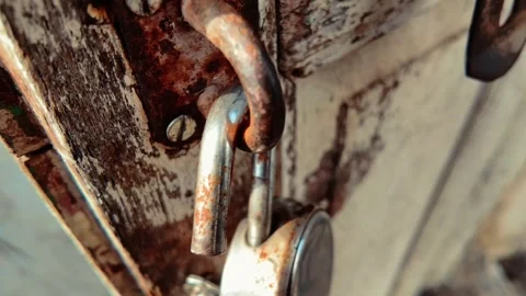 Open Padlock and Rusty Hasp on Weathered Wooden Door 動画素材 342730636