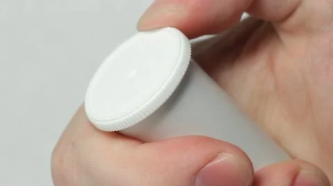 Open a phial Vídeos de archivo 11801069