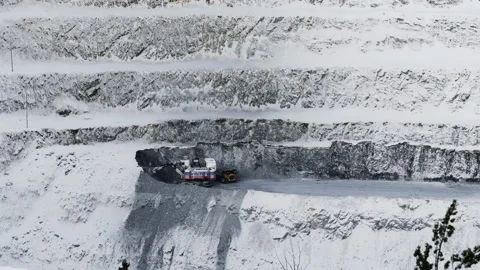 Open pit mine coal mining, dumpers, quarrying extractive industry stripping work 스톡 동영상 168479644