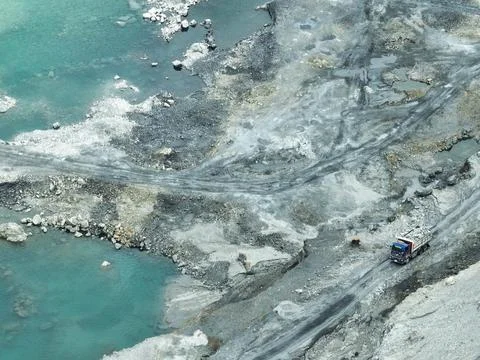 Open pit mine industry. Limestone quarry with truck in operation. Heavy mac.. 库存照片