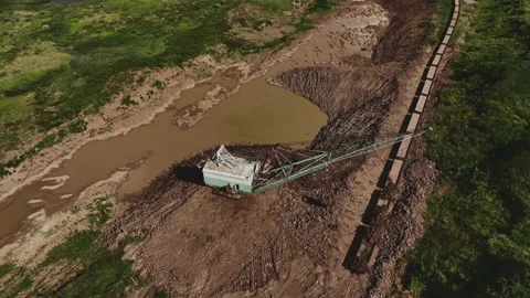 Open-pit mining. Dragline excavator load clay in freight train. 스톡 동영상 203839805