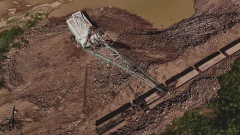 Open-pit mining. Dragline excavator load clay in freight train. 스톡 동영상 203848935