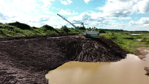 Open-pit mining. Dragline excavator load clay in freight train. Stockbeeldmateriaal 203854245