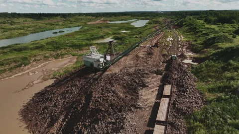 Open-pit mining. Dragline excavator load clay in freight train. Stockbeeldmateriaal 203870828