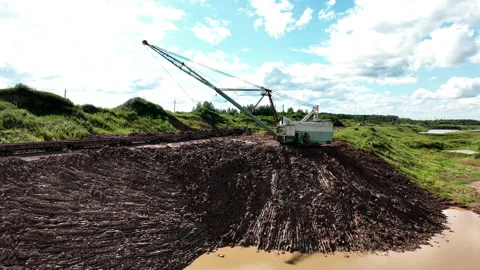 Open-pit mining. Dragline excavator load clay in freight train. 動画素材 204042943