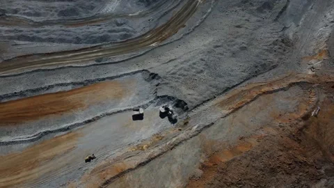 Open pit mining. Video of a gold and diamond ore quarry from the air. Vidéo 295362108