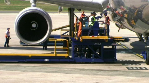 Open Plane Cargo Door 库存影片 268443