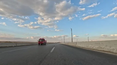 Open road driving experience along Cairo Fayoum Desert Road long desert horizons Vídeo Stock 330081715