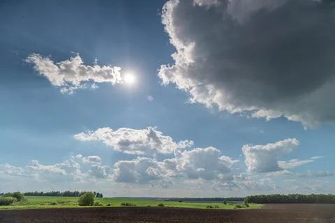 Open rural landscape with dramatic cloudscape and sunlight Stockfoto's