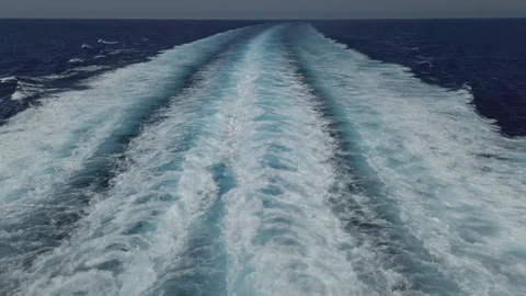 Open Sea Foam Tail generated by Ship 스톡 동영상 116551805