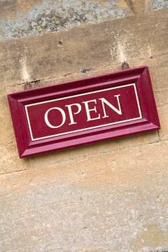 Open Sign on Stone Wall Foto stock