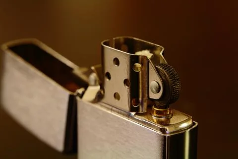 Open Silver Cigarette Lighter Macro on Dark Background Foto stock