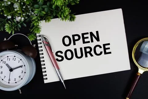 Open Source text with alarm clock and magnifying glass 스톡 사진
