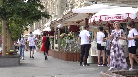 Open veranda of an open-air restaurant on Red Square in Moscow. Stock Footage 157650722